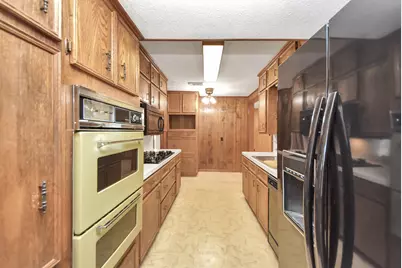 900 S Circle Drive, Baytown, TX 77520 - Photo 11