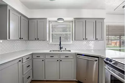 212 Normal Park Drive, Huntsville, TX 77320 - Photo 11