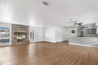 212 Normal Park Drive, Huntsville, TX 77320 - Photo 5