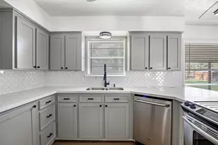 212 Normal Park Dr, Huntsville, TX 77320 - Photo 11