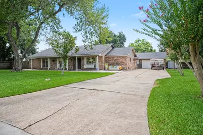 4318 Meadow Glenn Drive, Dickinson, TX 77539 - Photo 3