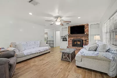 4318 Meadow Glenn Drive, Dickinson, TX 77539 - Photo 11