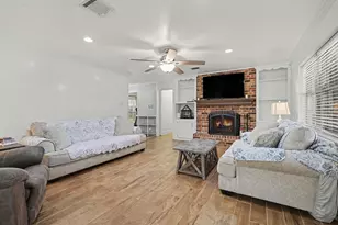 4318 Meadow Glenn Dr, Dickinson, TX 77539 - Photo 11