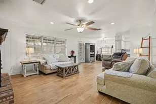 4318 Meadow Glenn Dr, Dickinson, TX 77539 - Photo 9