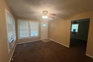 913 Meyers St, Clute, TX 77531 - Photo 3