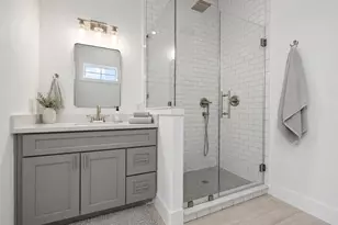4602 Clay St, Houston, TX 77023 - Photo 5