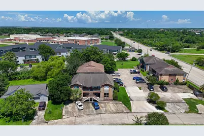 4017 Briar Hollow Drive, Dickinson, TX 77539 - Photo 11