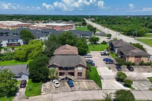 4017 Briar Hollow Dr, Dickinson, TX 77539 - Photo 11