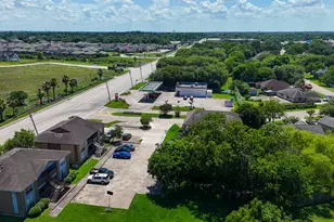 4017 Briar Hollow Dr, Dickinson, TX 77539 - Photo 13