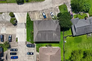 4017 Briar Hollow Dr, Dickinson, TX 77539 - Photo 9