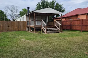 502 Magnusson Ave, Palacios, TX 77465 - Photo 21