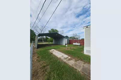 502 Magnusson Ave, Palacios, TX 77465 - Photo 23