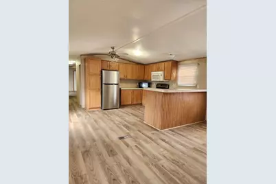 502 Magnusson Ave, Palacios, TX 77465 - Photo 7