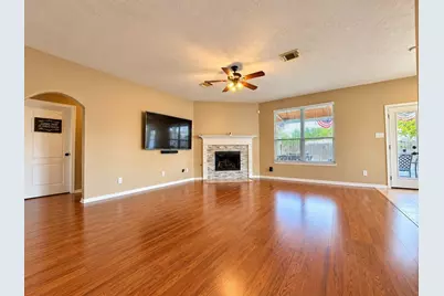 105 Kevin Court, La Porte, TX 77571 - Photo 9