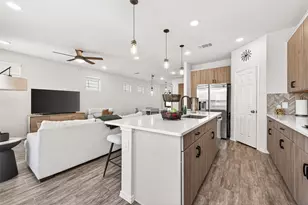 10404 Marston Vineyard Dr, Houston, TX 77025 - Photo 17