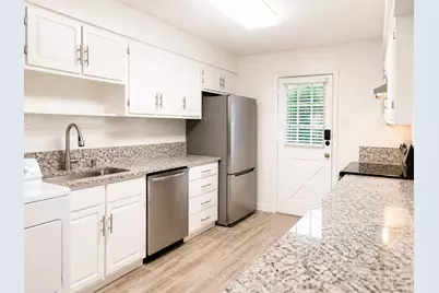 12913 Trail Hollow Drive #2913, Houston, TX 77079 - Photo 7