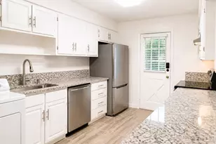 12913 Trail Hollow Dr, Houston, TX 77079 - Photo 7