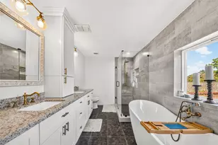 444 E Fair Harbor Ln, Houston, TX 77079 - Photo 5