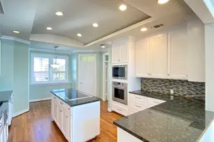 919 Long Reach Dr, Tiki Island, TX 77554 - Photo 13