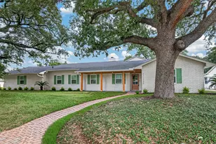 11322 Oak Spring Dr E, Houston, TX 77043 - Photo 1
