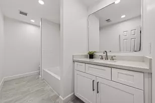 11322 Oak Spring Dr E, Houston, TX 77043 - Photo 33