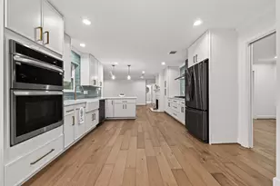 11322 Oak Spring Dr E, Houston, TX 77043 - Photo 17