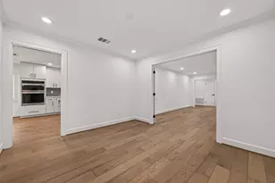 11322 Oak Spring Dr E, Houston, TX 77043 - Photo 9