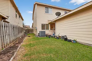 7302 Pavilion Dr, Houston, TX 77083 - Photo 37
