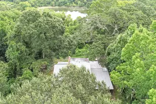 605 NE Clayton St, Dayton, TX 77535 - Photo 17