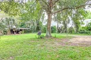 605 NE Clayton St, Dayton, TX 77535 - Photo 15