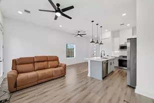 314 Neyland St, Houston, TX 77022 - Photo 5