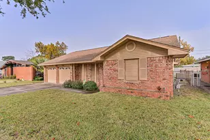 7010 Yucca Dr, Galveston, TX 77551 - Photo 3