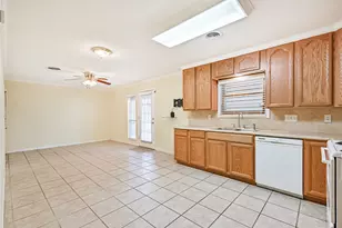 7010 Yucca Dr, Galveston, TX 77551 - Photo 9