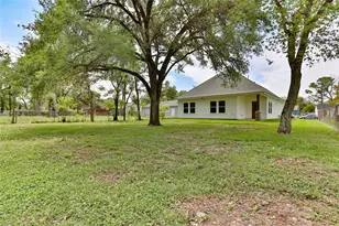 223 Laurel St, Lake Jackson, TX 77566 - Photo 23