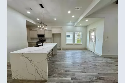 223 Laurel Street, Lake Jackson, TX 77566 - Photo 7