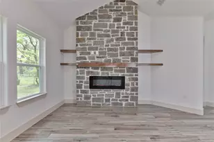 223 Laurel St, Lake Jackson, TX 77566 - Photo 9