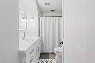 721 Ralfallen St, Houston, TX 77008 - Photo 21