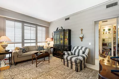1100 Uptown Park Boulevard #23, Houston, TX 77056 - Photo 7