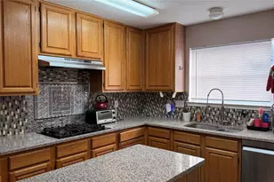 10310 Hedge Way Dr, Houston, TX 77065 - Photo 5