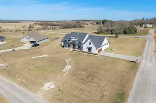 921 Azalea Dr, Franklin, TX 77856 - Photo 3