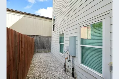 2014 Saint Charles Street, Houston, TX 77003 - Photo 37