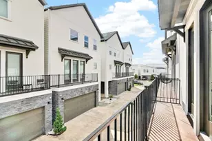 2014 St Charles St, Houston, TX 77003 - Photo 5