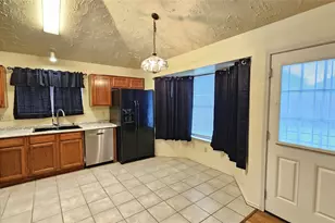 8731 Croteau Dr, Houston, TX 77044 - Photo 9