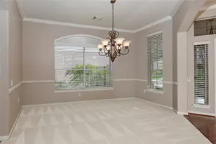 146 E Northcastle Cir, The Woodlands, TX 77384 - Photo 5