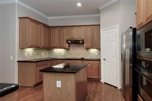 146 E Northcastle Cir, The Woodlands, TX 77384 - Photo 13