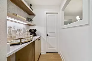 10519 Brinwood Dr, Houston, TX 77043 - Photo 9