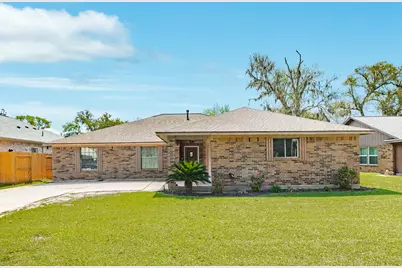 305 Freeman Boulevard, West Columbia, TX 77486 - Photo 1