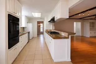 950 W Donovan St, Houston, TX 77091 - Photo 5