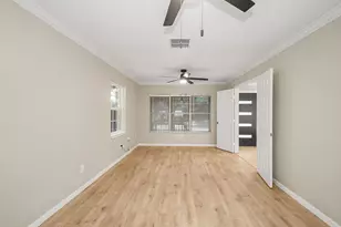 5037 W 43rd St, Houston, TX 77092 - Photo 9