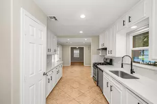 5037 W 43rd St, Houston, TX 77092 - Photo 13